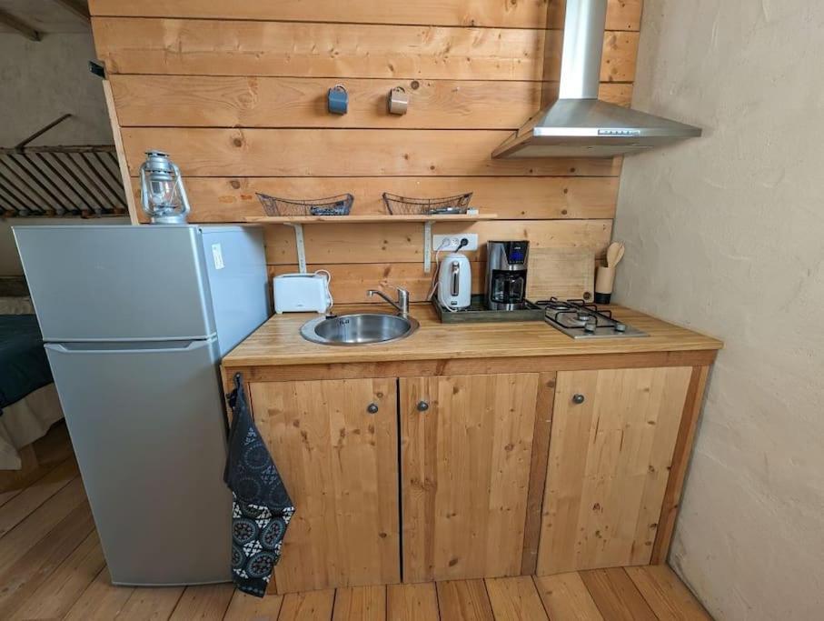 Logement - Studio Independant A Pérouges Esterno foto