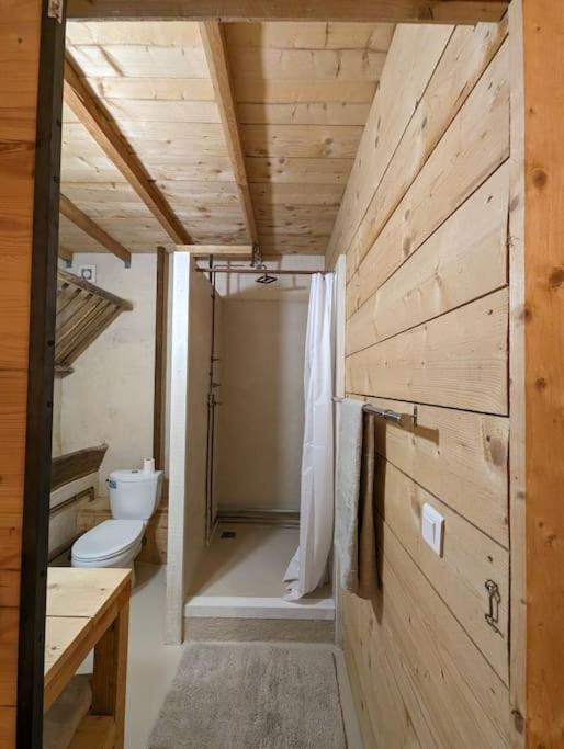 Logement - Studio Independant A Pérouges Esterno foto