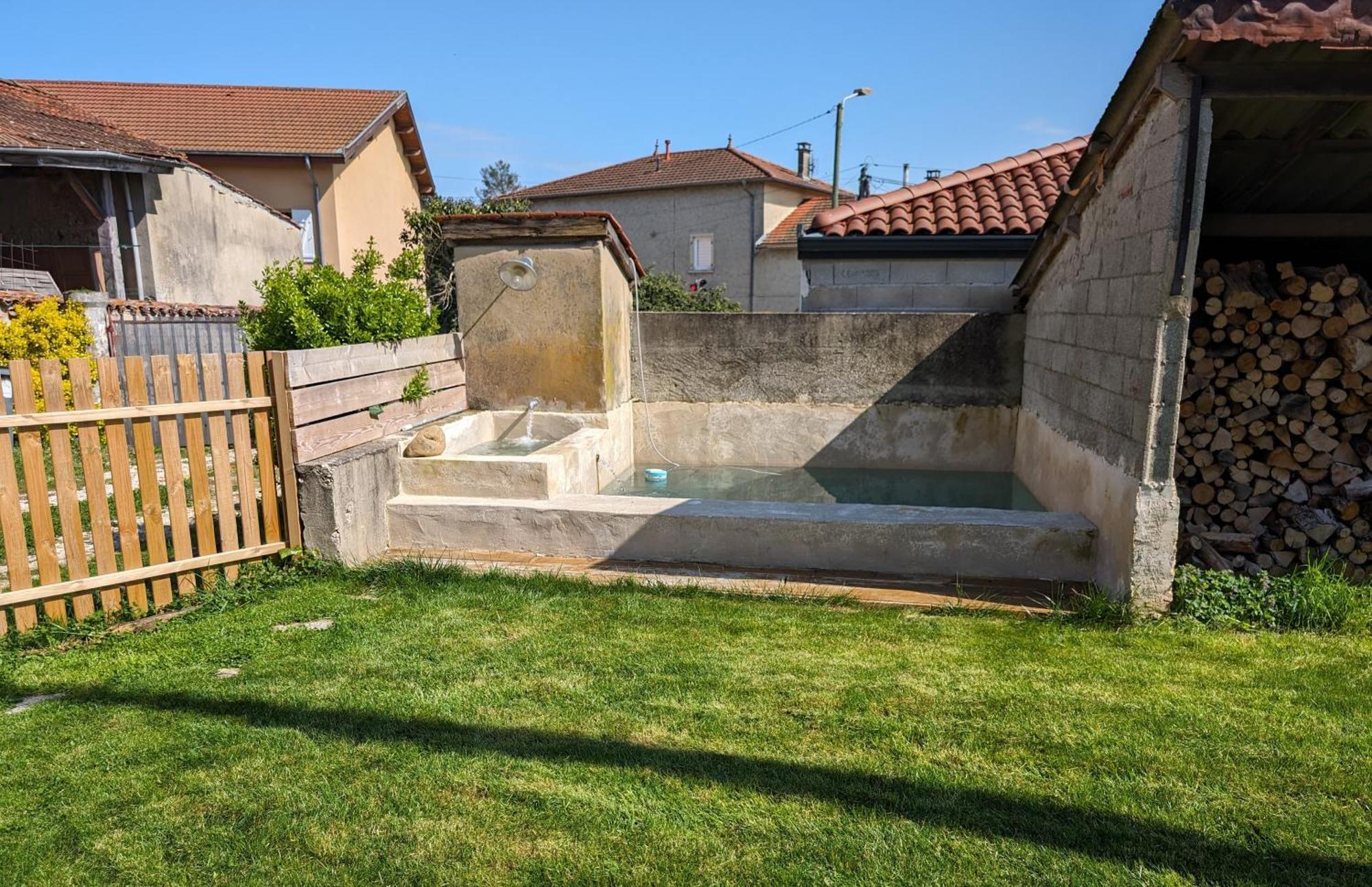 Logement - Studio Independant A Pérouges Esterno foto