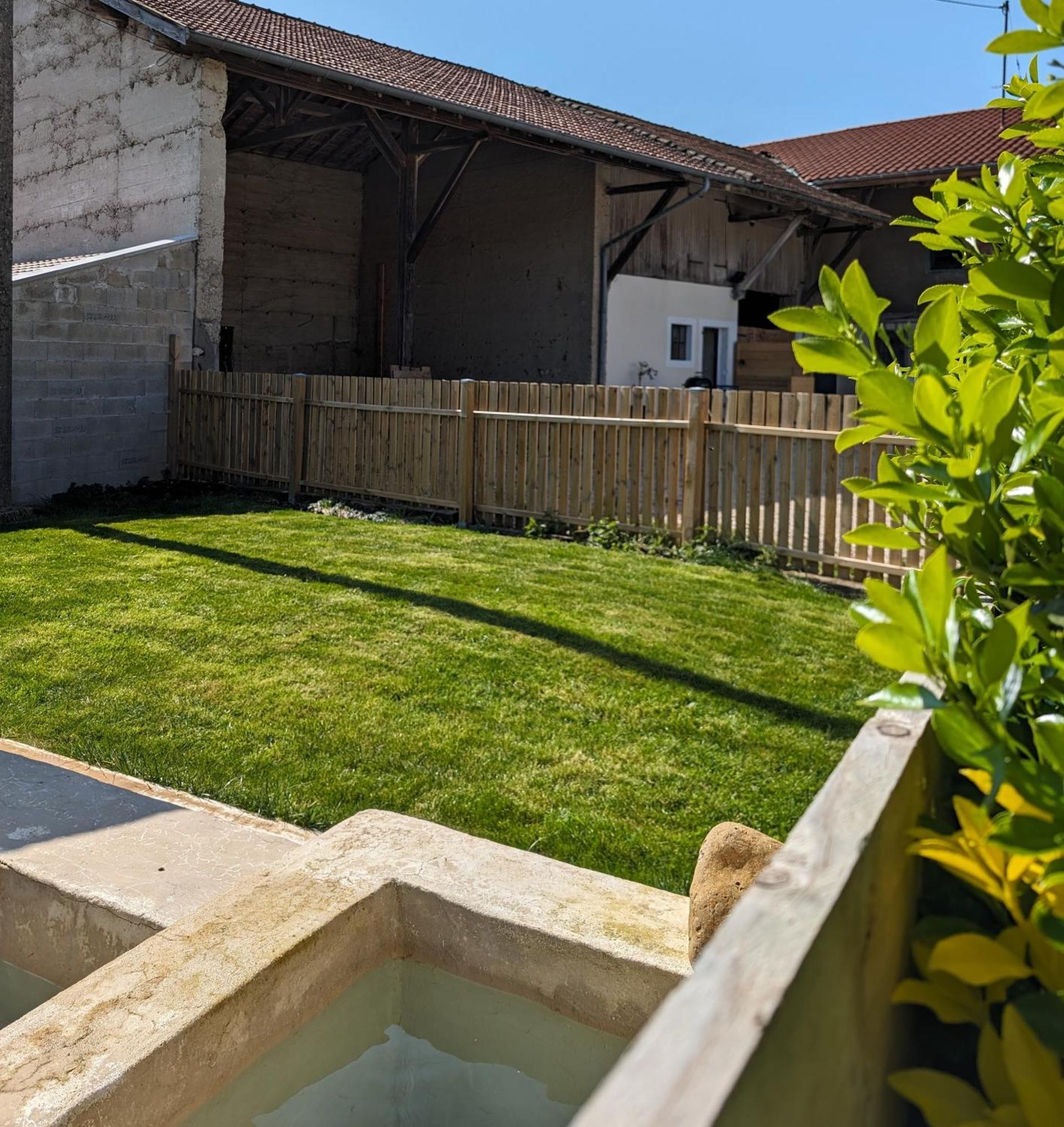 Logement - Studio Independant A Pérouges Esterno foto